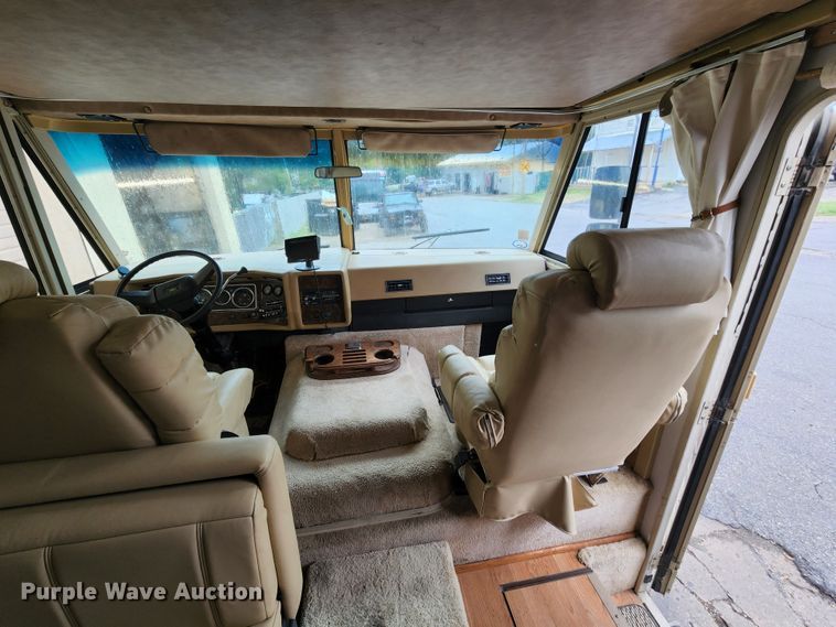 image for item JB9027 1985 Winnebago Chieftain 22  RV