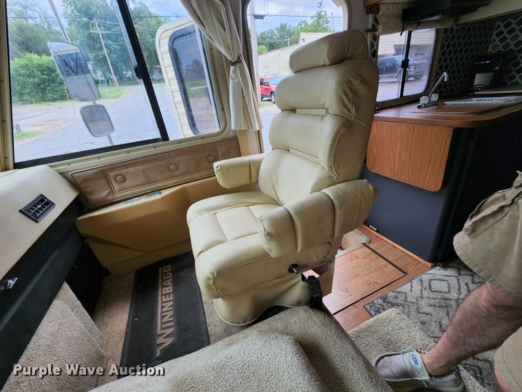 image for item JB9027 1985 Winnebago Chieftain 22  RV