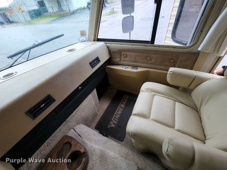 image for item JB9027 1985 Winnebago Chieftain 22  RV