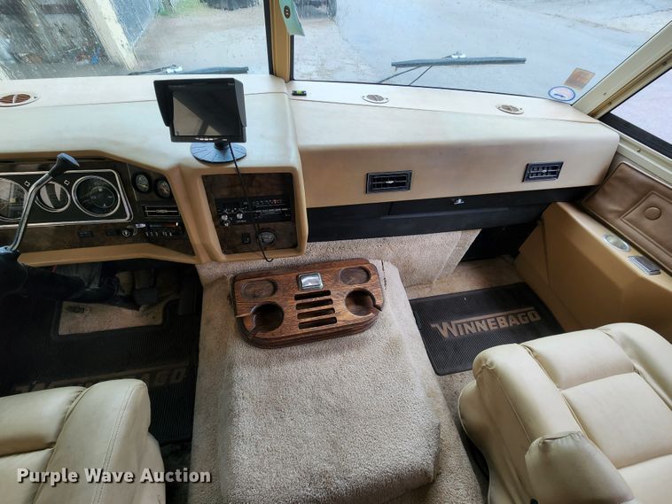 image for item JB9027 1985 Winnebago Chieftain 22  RV