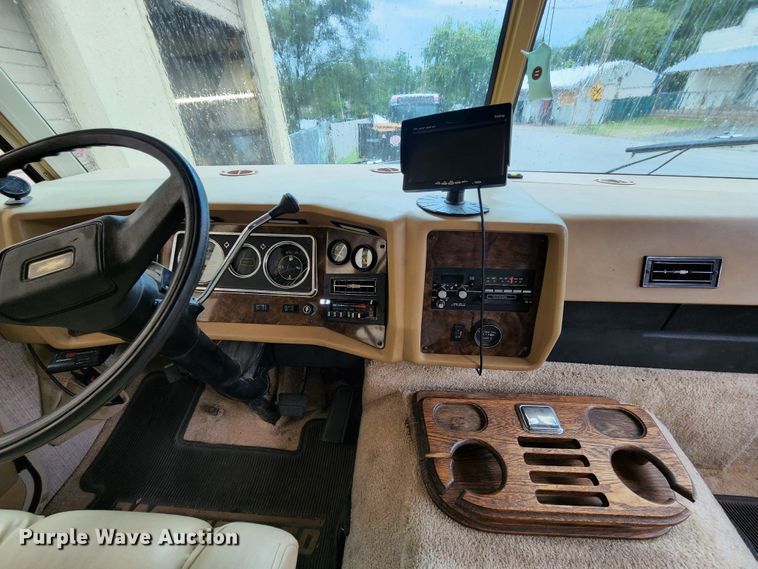 image for item JB9027 1985 Winnebago Chieftain 22  RV