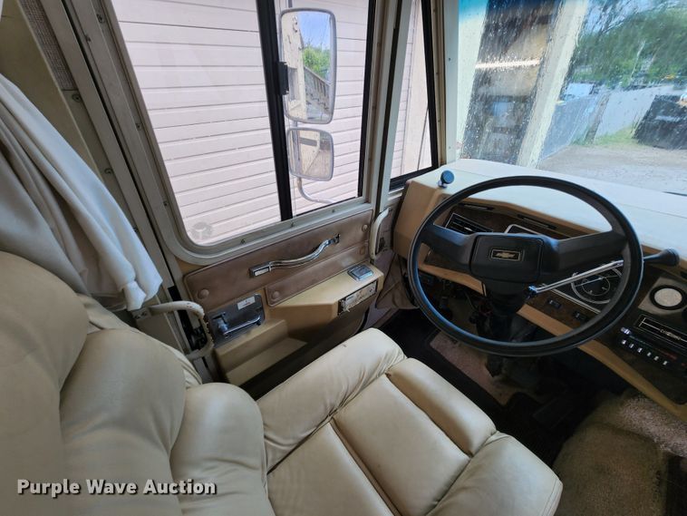 image for item JB9027 1985 Winnebago Chieftain 22  RV