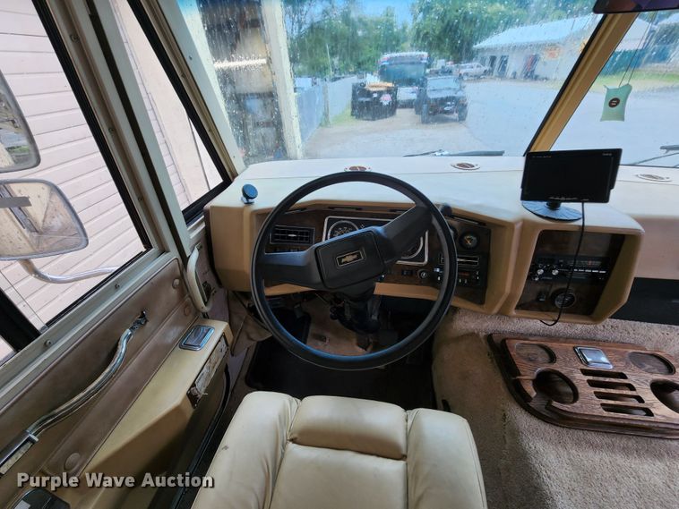 image for item JB9027 1985 Winnebago Chieftain 22  RV