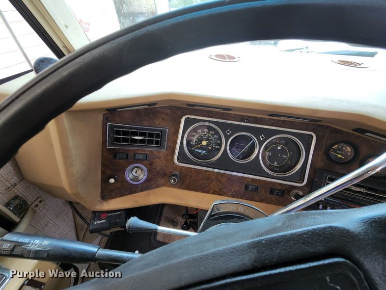 image for item JB9027 1985 Winnebago Chieftain 22  RV