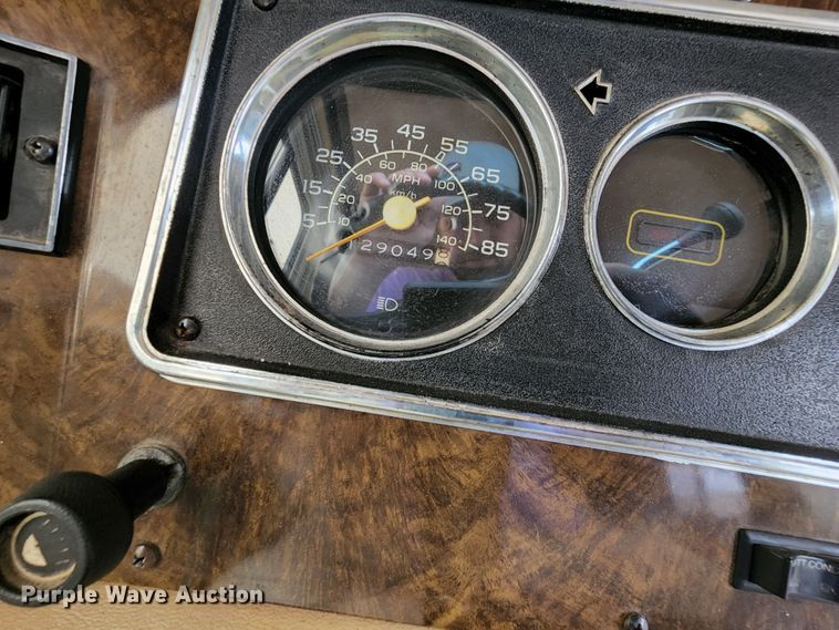 image for item JB9027 1985 Winnebago Chieftain 22  RV