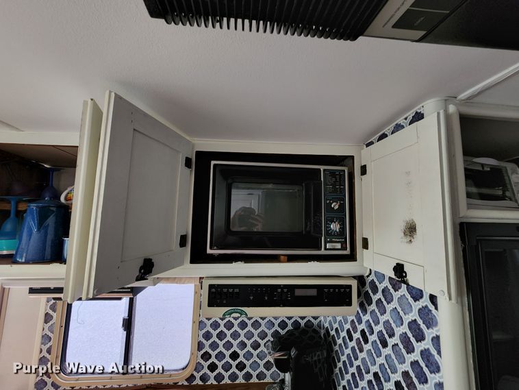 image for item JB9027 1985 Winnebago Chieftain 22  RV