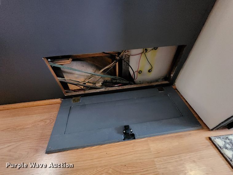 image for item JB9027 1985 Winnebago Chieftain 22  RV