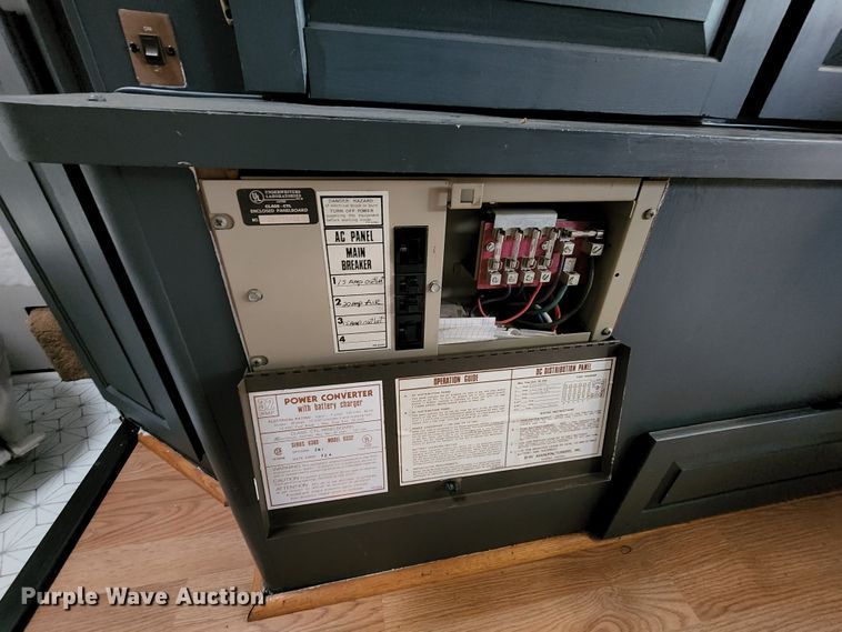 image for item JB9027 1985 Winnebago Chieftain 22  RV