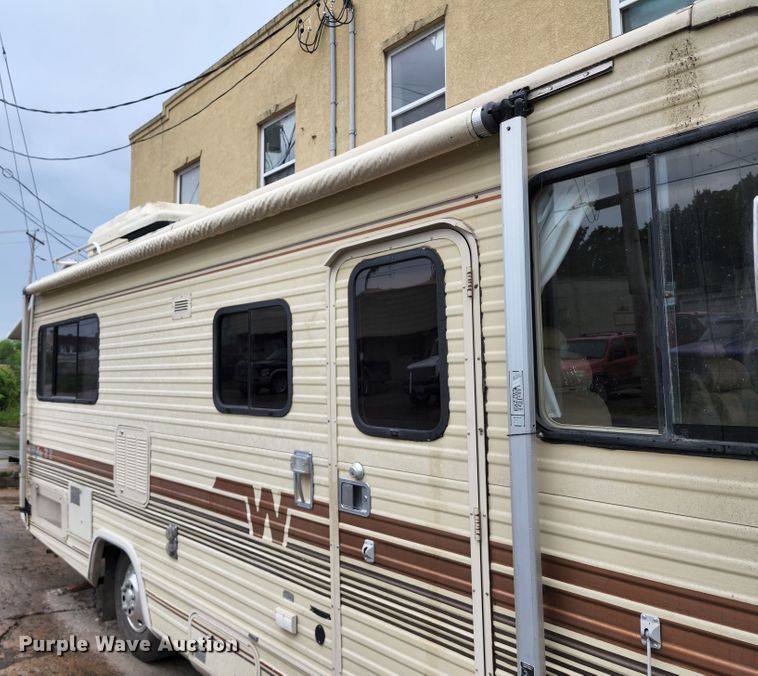 image for item JB9027 1985 Winnebago Chieftain 22  RV