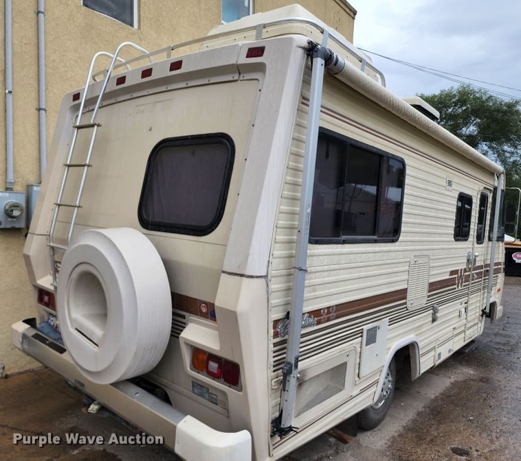 image for item JB9027 1985 Winnebago Chieftain 22  RV