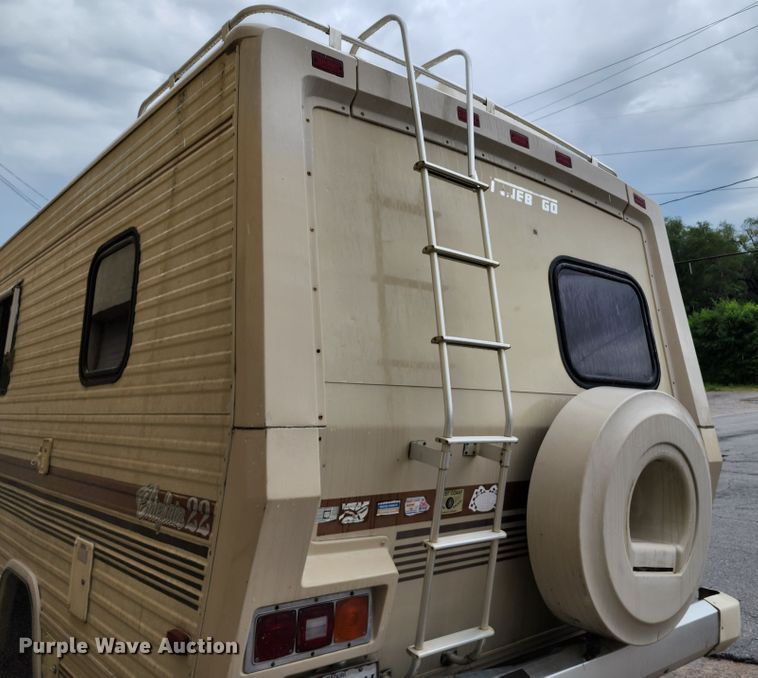 image for item JB9027 1985 Winnebago Chieftain 22  RV