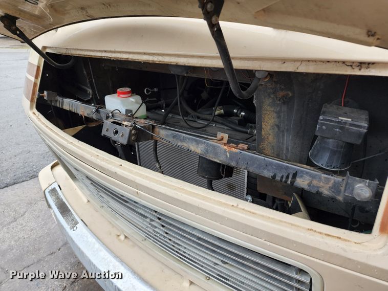 image for item JB9027 1985 Winnebago Chieftain 22  RV