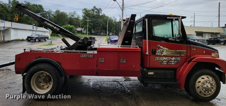 image for item JB9028 1993 Freightliner FL60  tow truck