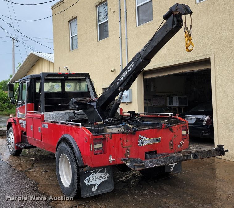 image for item JB9028 1993 Freightliner FL60  tow truck