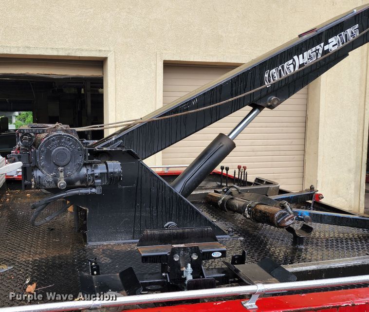 image for item JB9028 1993 Freightliner FL60  tow truck