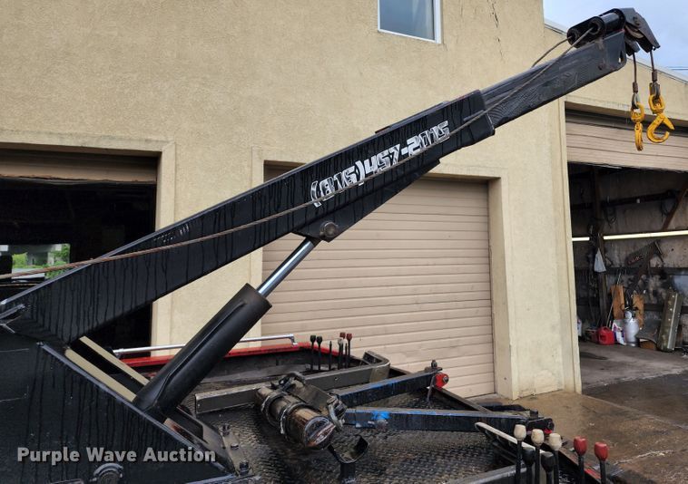 image for item JB9028 1993 Freightliner FL60  tow truck