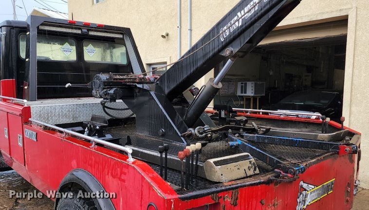 image for item JB9028 1993 Freightliner FL60  tow truck