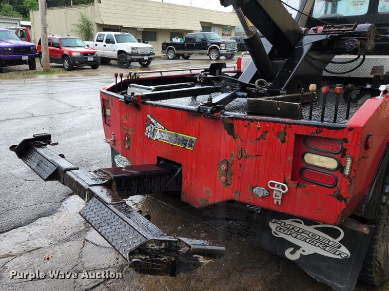 image for item JB9028 1993 Freightliner FL60  tow truck