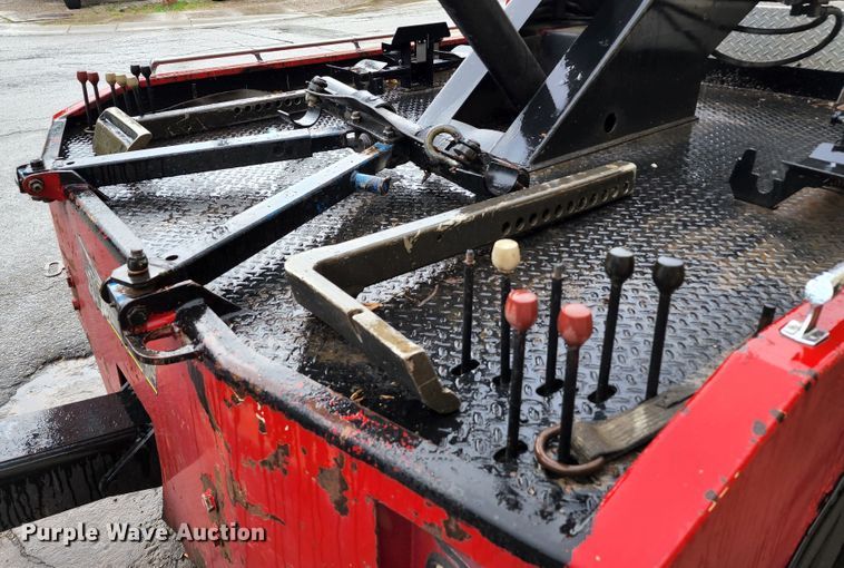 image for item JB9028 1993 Freightliner FL60  tow truck