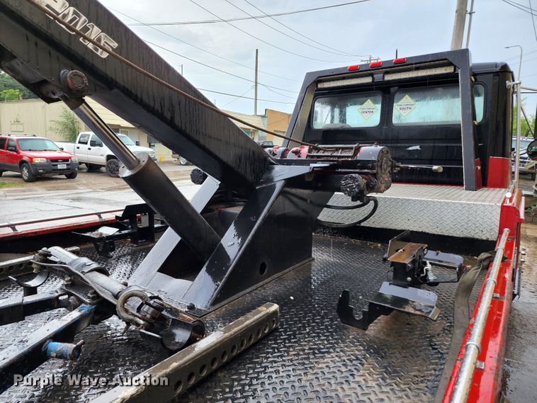 image for item JB9028 1993 Freightliner FL60  tow truck