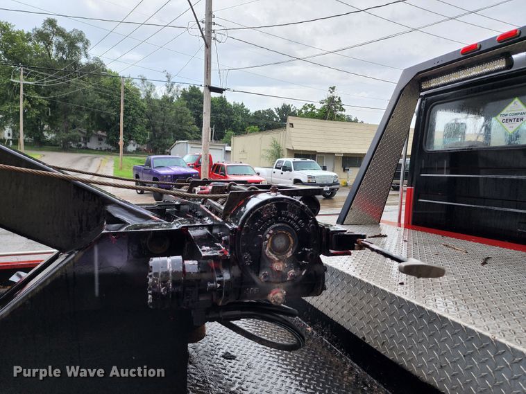 image for item JB9028 1993 Freightliner FL60  tow truck