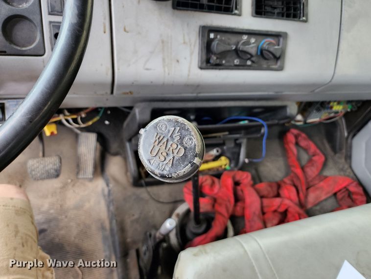 image for item JB9028 1993 Freightliner FL60  tow truck