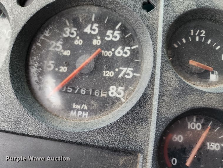 image for item JB9028 1993 Freightliner FL60  tow truck