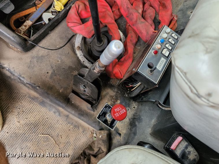 image for item JB9028 1993 Freightliner FL60  tow truck