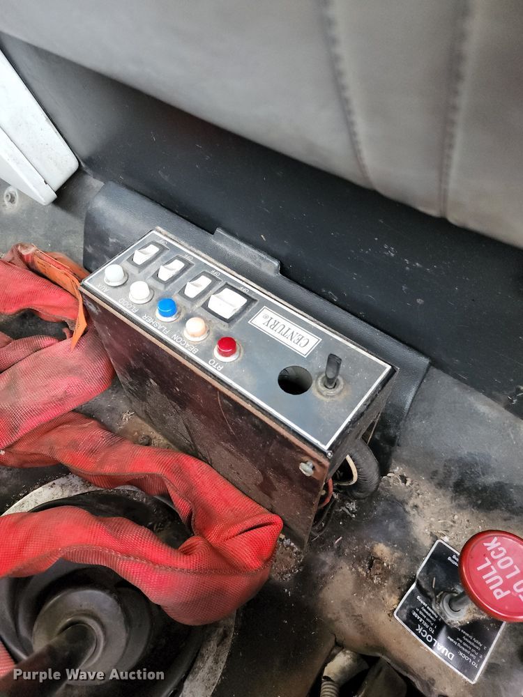 image for item JB9028 1993 Freightliner FL60  tow truck