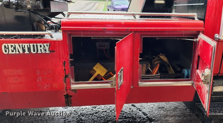 image for item JB9028 1993 Freightliner FL60  tow truck