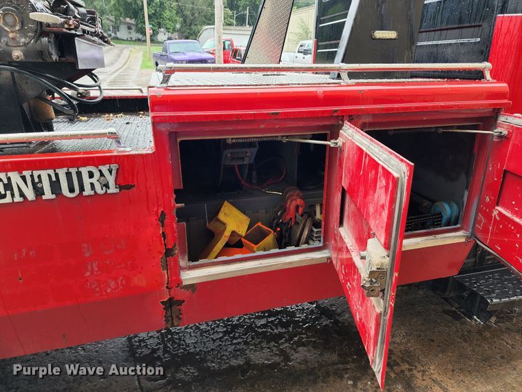 image for item JB9028 1993 Freightliner FL60  tow truck