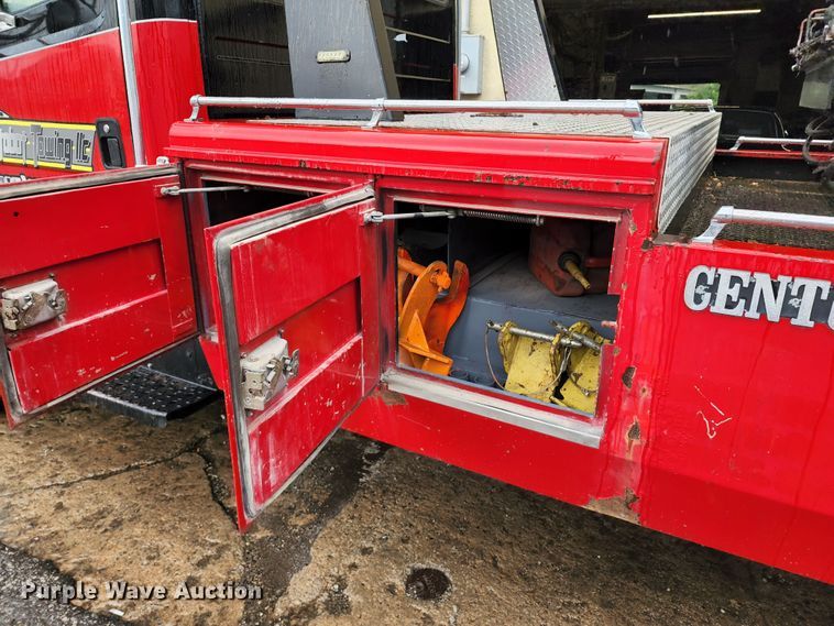 image for item JB9028 1993 Freightliner FL60  tow truck