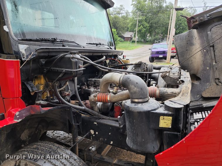 image for item JB9028 1993 Freightliner FL60  tow truck