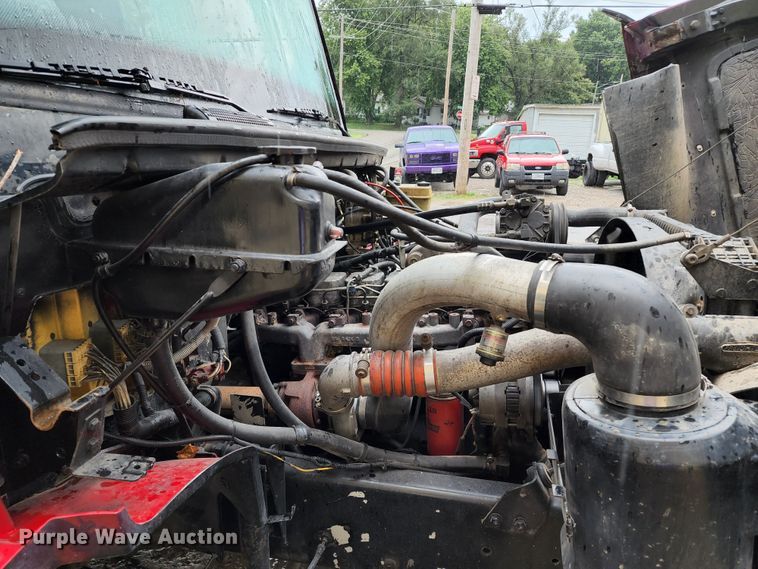 image for item JB9028 1993 Freightliner FL60  tow truck