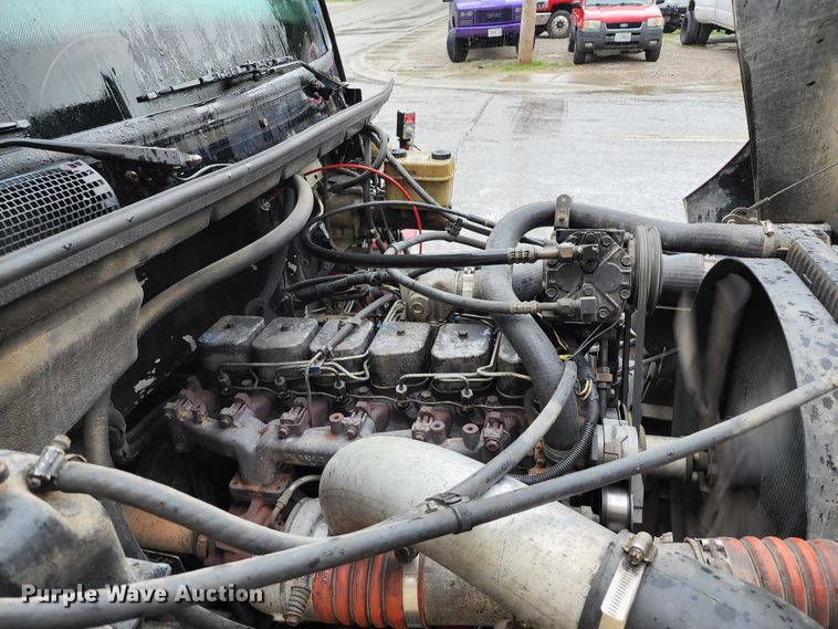 image for item JB9028 1993 Freightliner FL60  tow truck