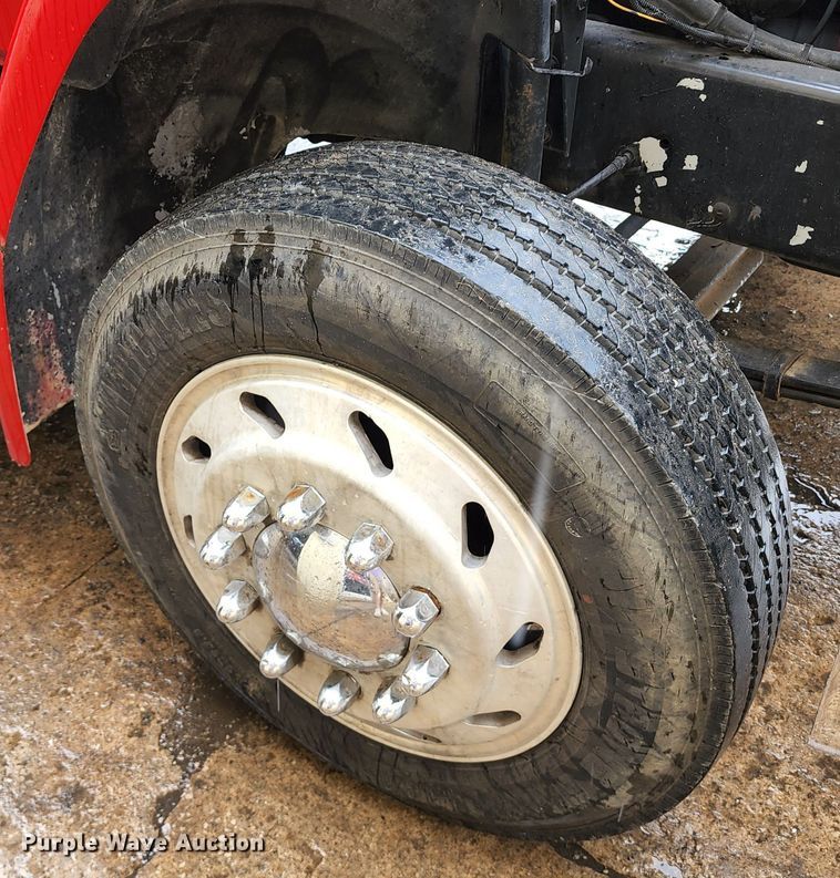 image for item JB9028 1993 Freightliner FL60  tow truck