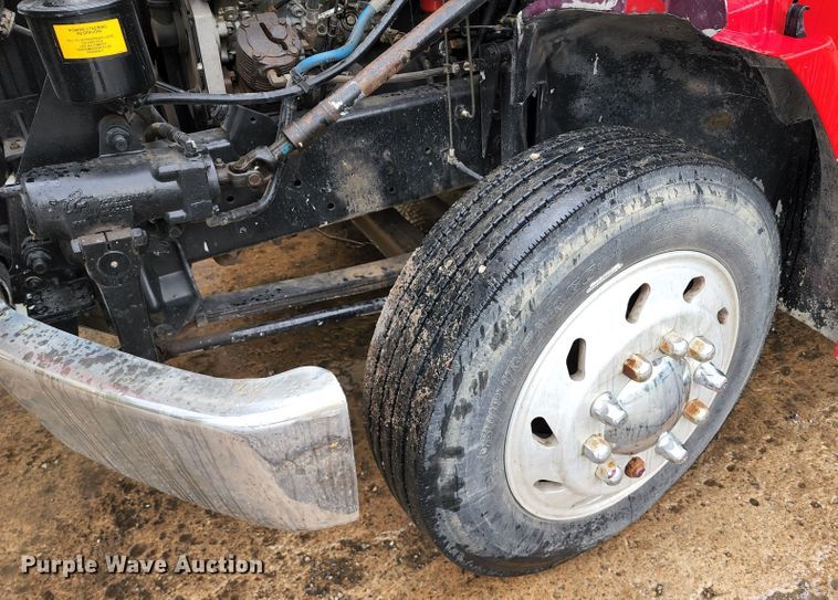 image for item JB9028 1993 Freightliner FL60  tow truck