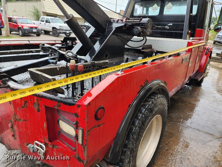 image for item JB9028 1993 Freightliner FL60  tow truck