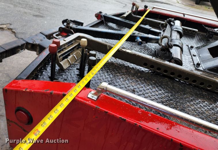 image for item JB9028 1993 Freightliner FL60  tow truck