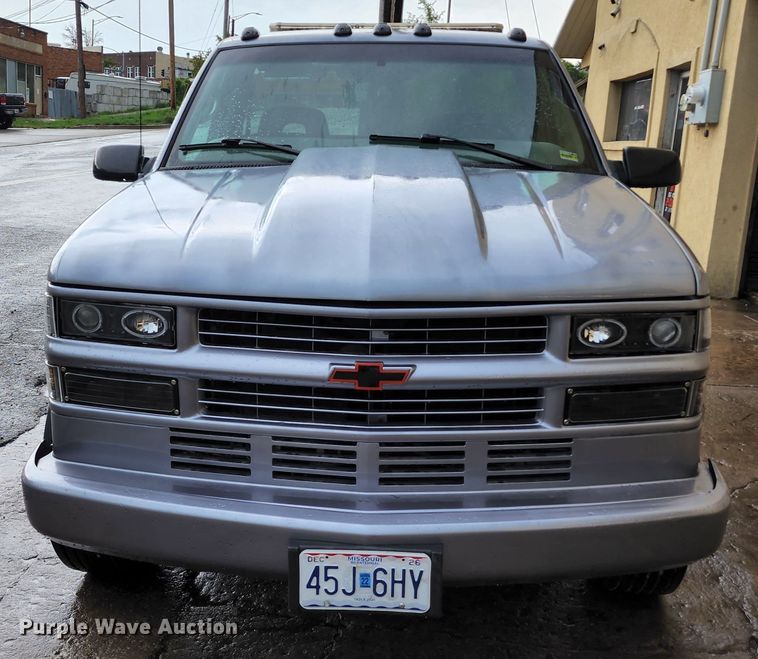 image for item JB9030 2001 Chevrolet Silverado 3500  tow truck