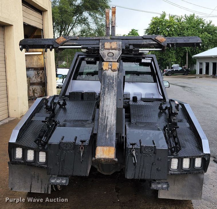 image for item JB9030 2001 Chevrolet Silverado 3500  tow truck