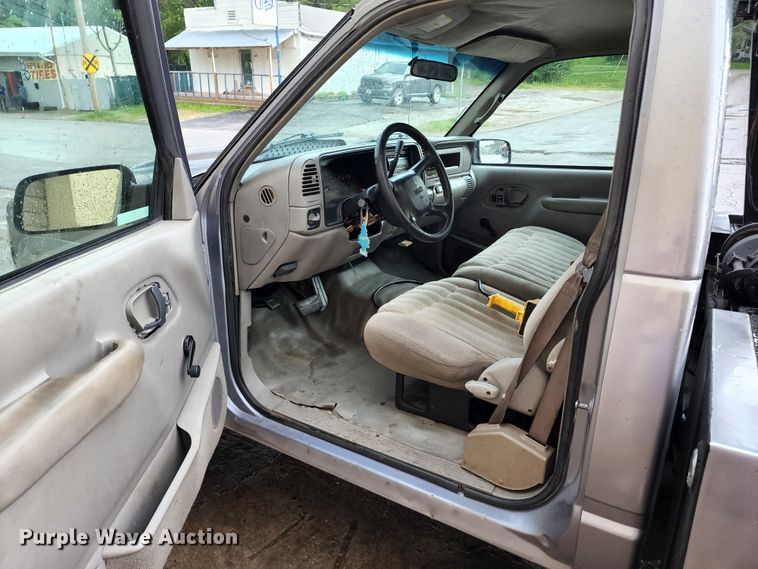 image for item JB9030 2001 Chevrolet Silverado 3500  tow truck