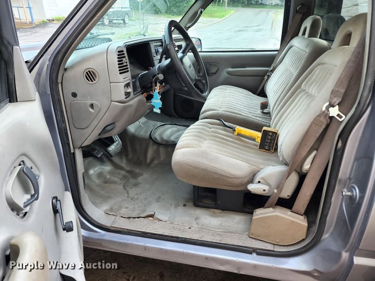 image for item JB9030 2001 Chevrolet Silverado 3500  tow truck