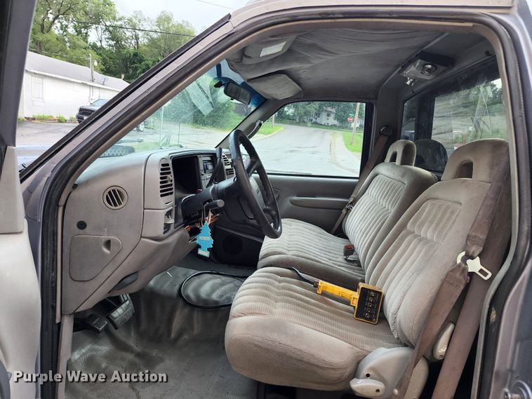 image for item JB9030 2001 Chevrolet Silverado 3500  tow truck