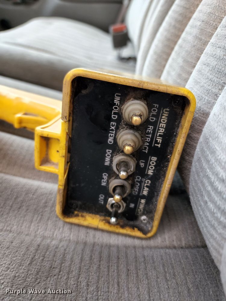 image for item JB9030 2001 Chevrolet Silverado 3500  tow truck