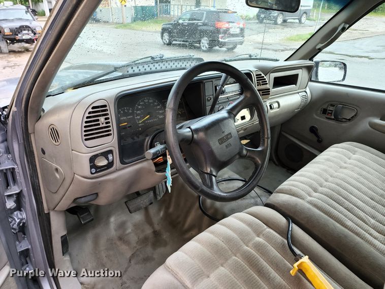 image for item JB9030 2001 Chevrolet Silverado 3500  tow truck