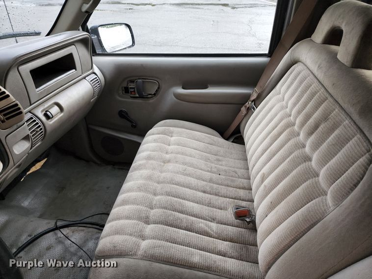 image for item JB9030 2001 Chevrolet Silverado 3500  tow truck