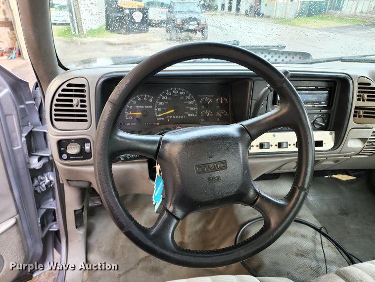 image for item JB9030 2001 Chevrolet Silverado 3500  tow truck