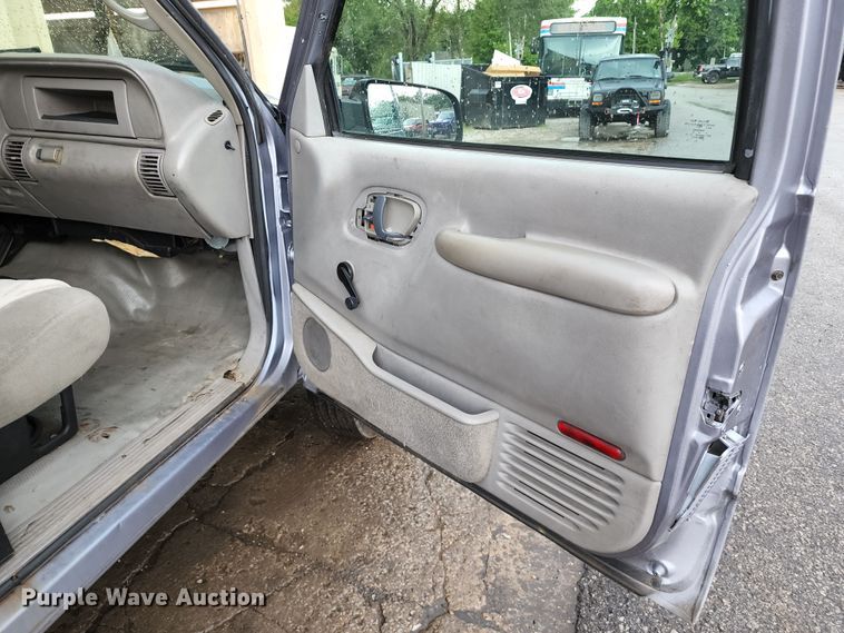 image for item JB9030 2001 Chevrolet Silverado 3500  tow truck