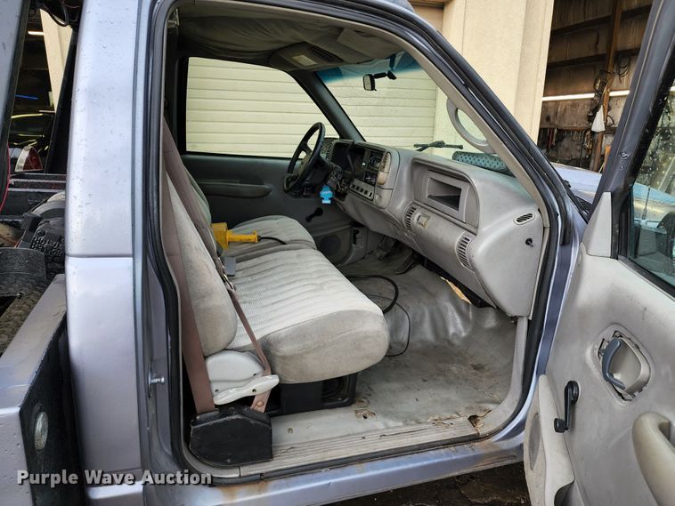 image for item JB9030 2001 Chevrolet Silverado 3500  tow truck